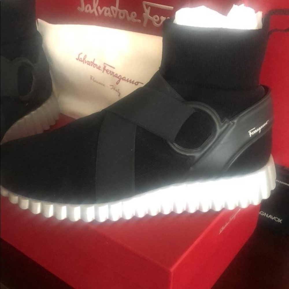 Sneaker boot